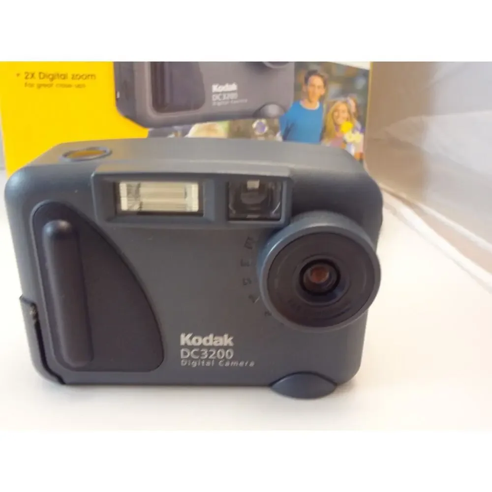 Kodak DC 3200 Digital Camera Mega Pixel - Gray - ***‎ Broken Battery Door ***